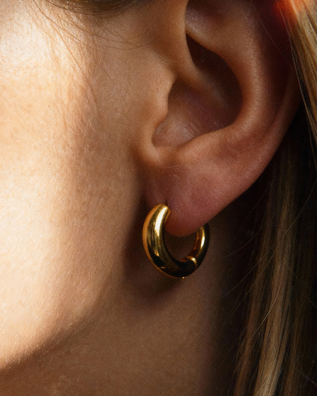 Nia Small Hoops | Gold Vermeil