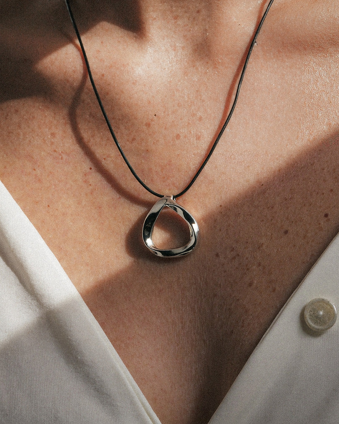Oura Pendant | Sterling Silver